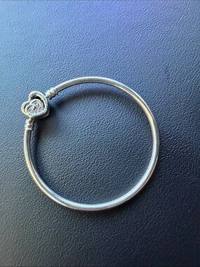 Pandora Silver Heart Clasp Bangle - Silver